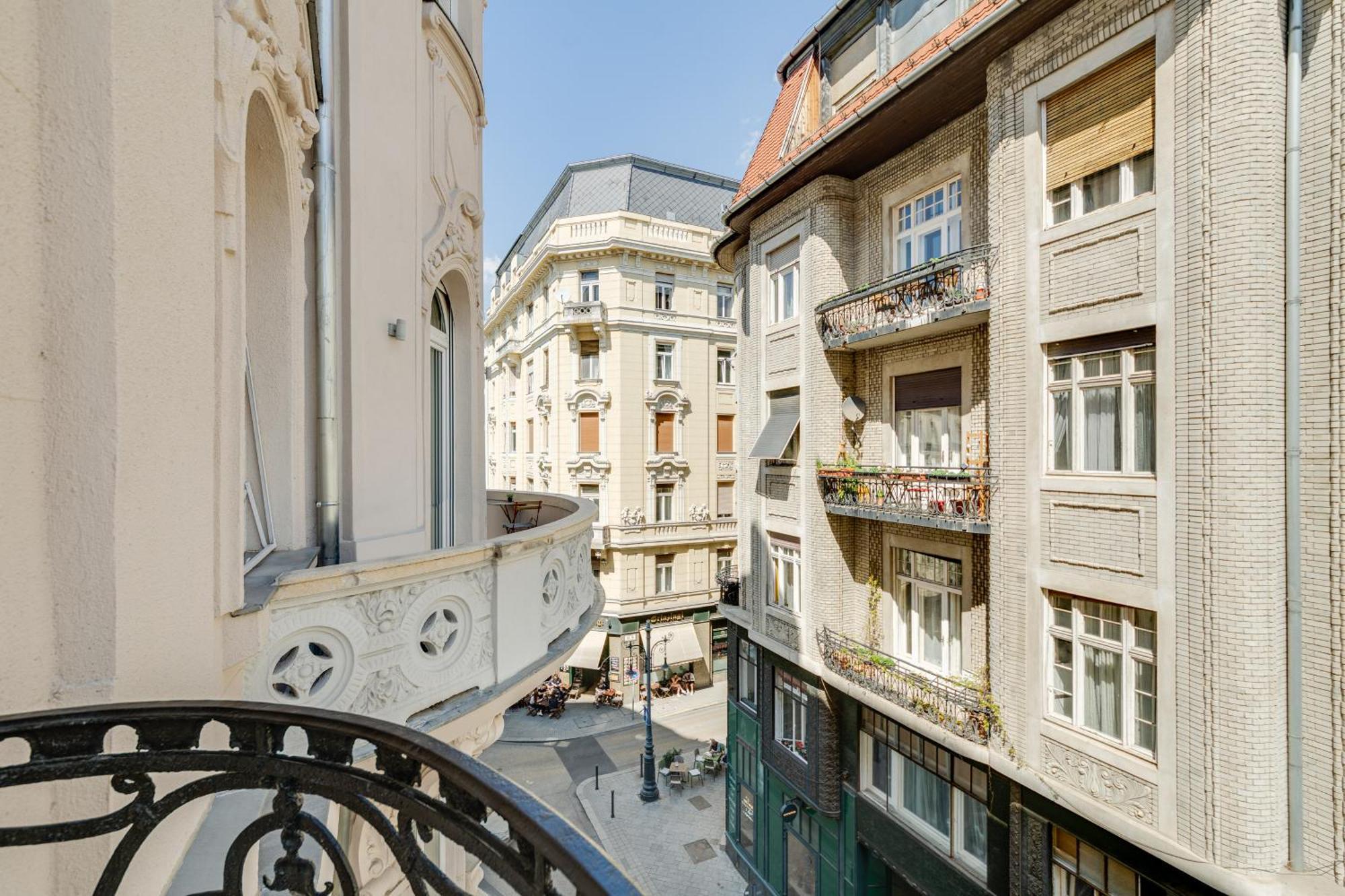Super Chic With A Private Balcony *
