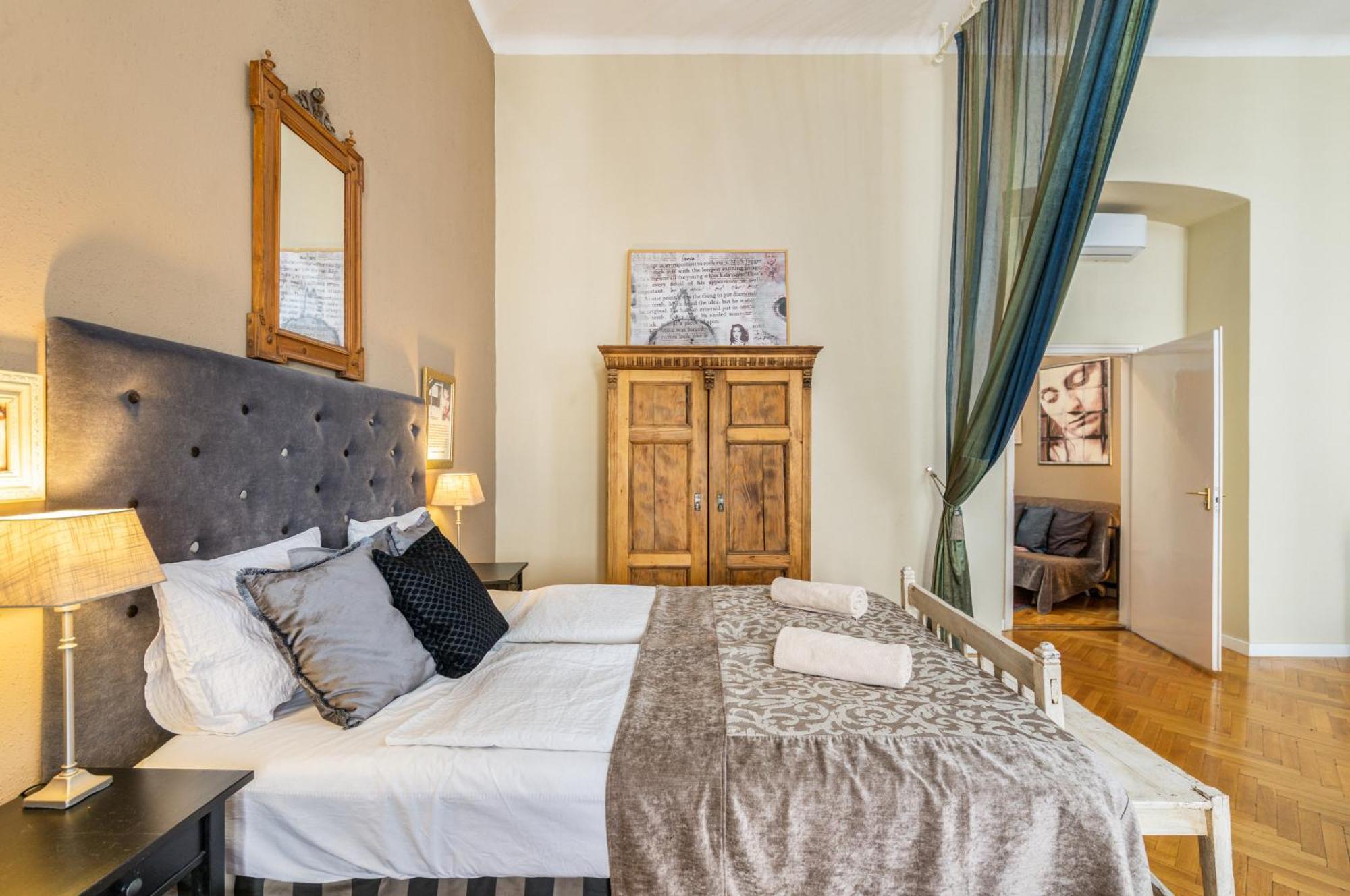 Super Chic With A Private Balcony *